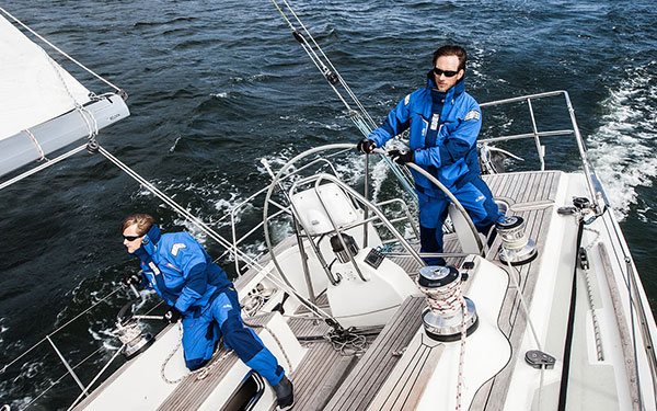 Bild von Segelbekleidung für jedes Segelrevier finden